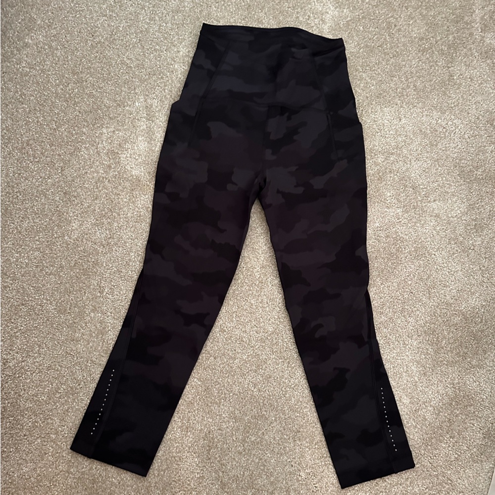 Lululemon army print leggings, size 4, cropped